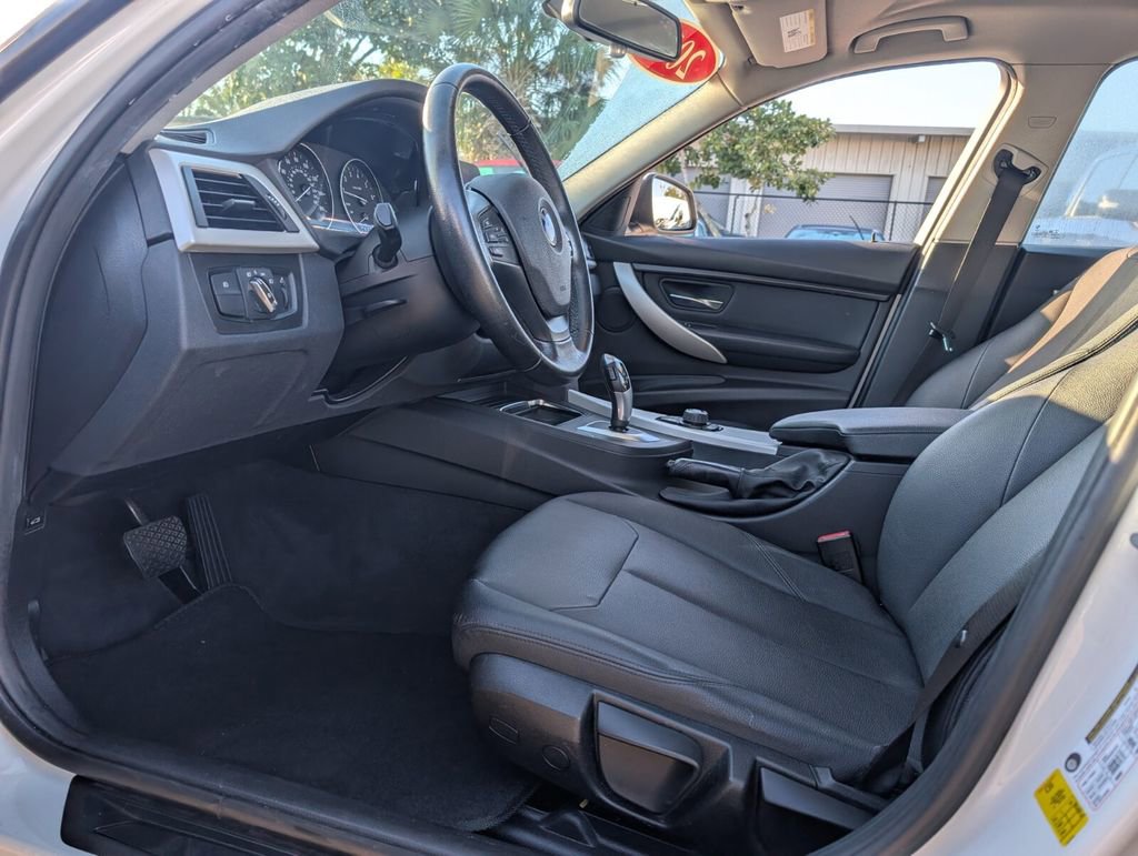 Used 2018 BMW 320i Sedan image 11