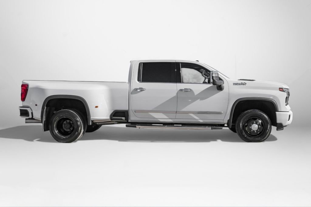 Used 2024 Chevrolet Silverado 3500 High Country w/ High Country Premium Package image 5