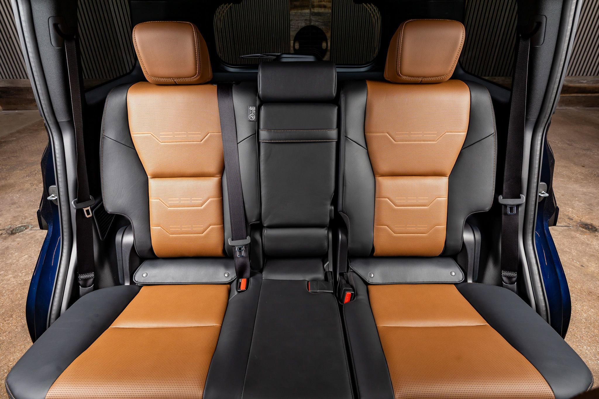 Used 2025 Lexus GX 550 w/ Cold Area Package image 35