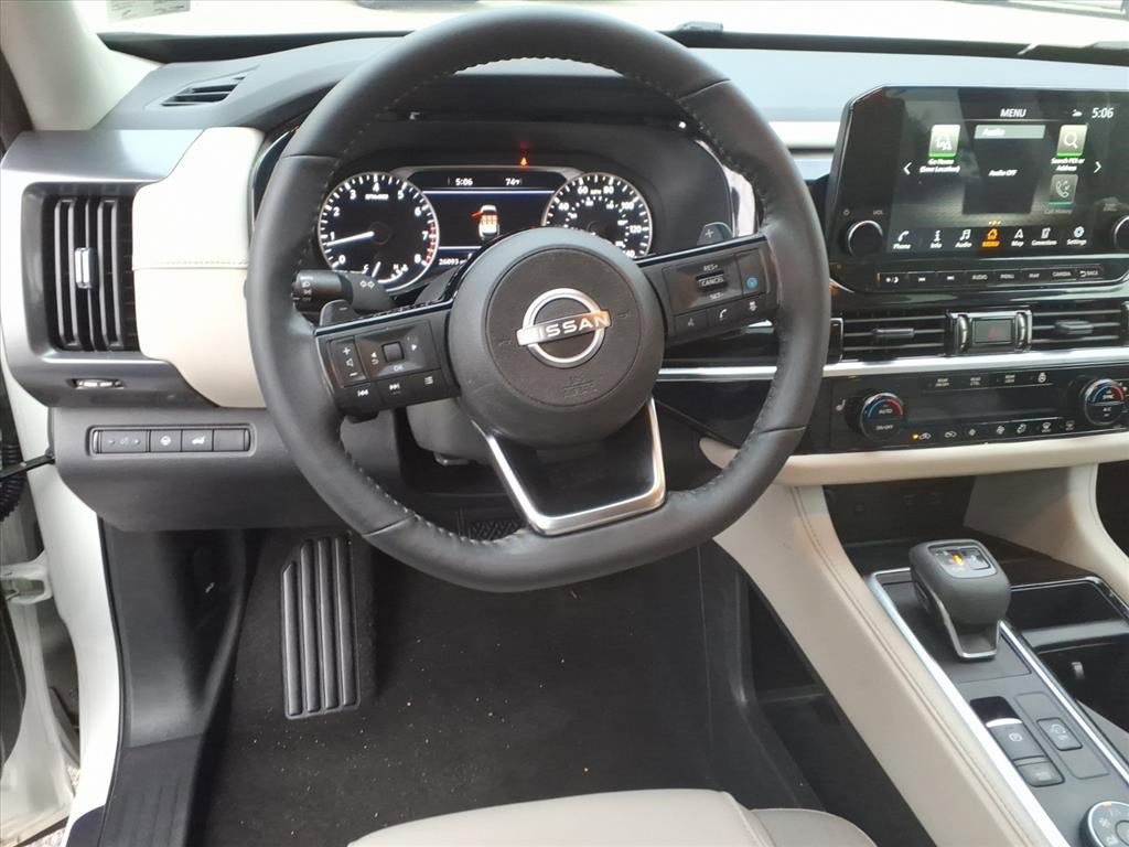 Used 2023 Nissan Pathfinder SL image 11