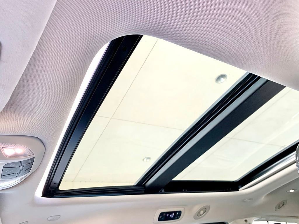 Used 2024 Chrysler Pacifica Limited image 13