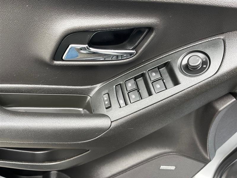 Used 2019 Chevrolet Trax LS image 10