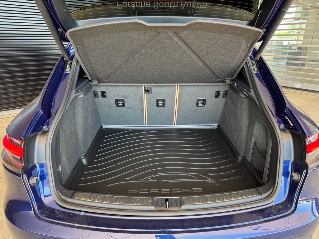 Certified 2026 Porsche Macan AWD/4WD image 44
