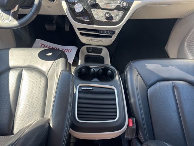 Certified 2023 Chrysler Pacifica Touring-L image 11