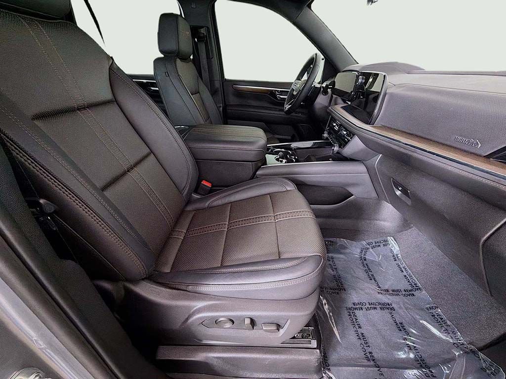 Used 2025 Chevrolet Tahoe High Country AWD/4WD image 25