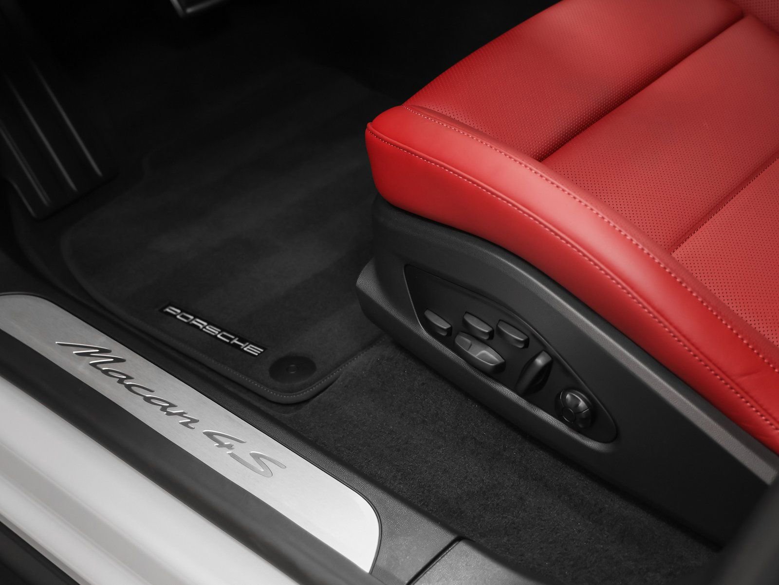 New 2025 Porsche Macan 4S Electric image 35