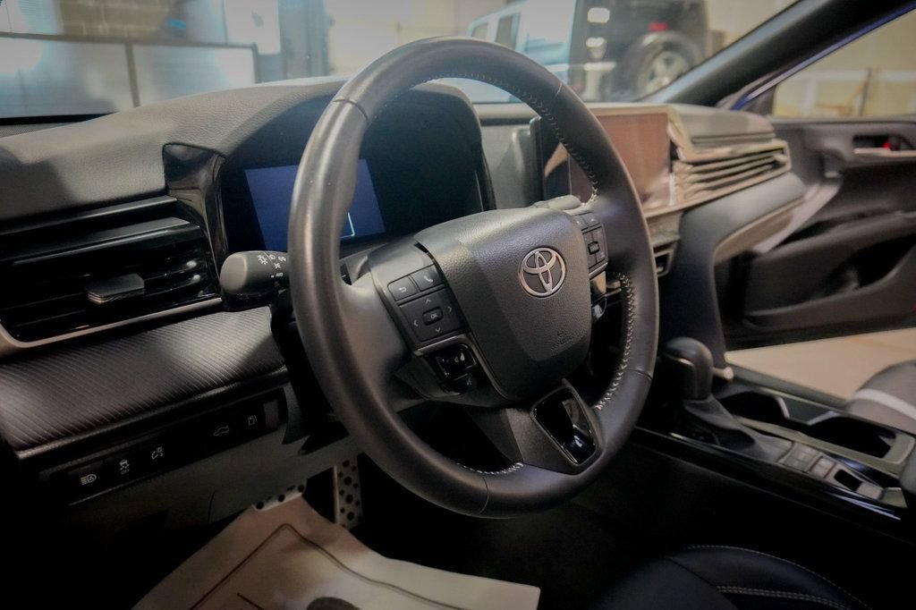 Used 2025 Toyota Camry SE w/ Convenience Package AWD/4WD image 12