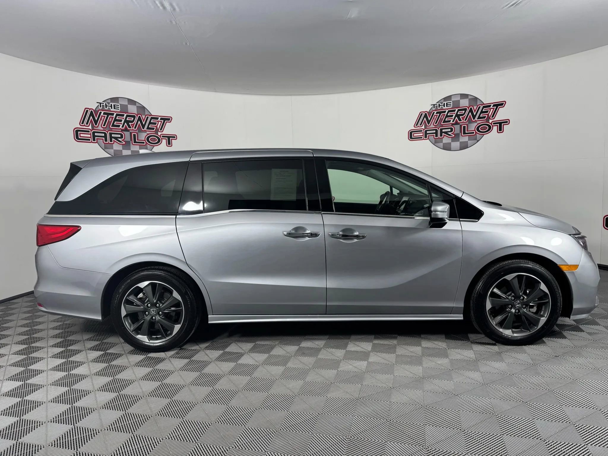 Used 2024 Honda Odyssey Elite image 8