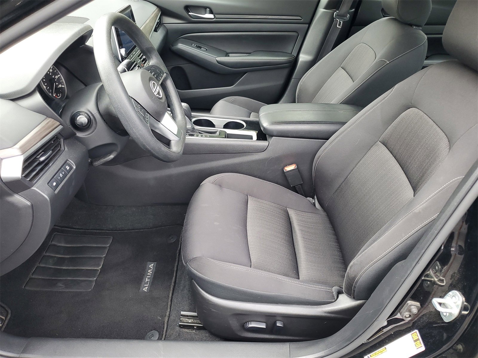 Used 2024 Nissan Altima 2.5 SV image 5