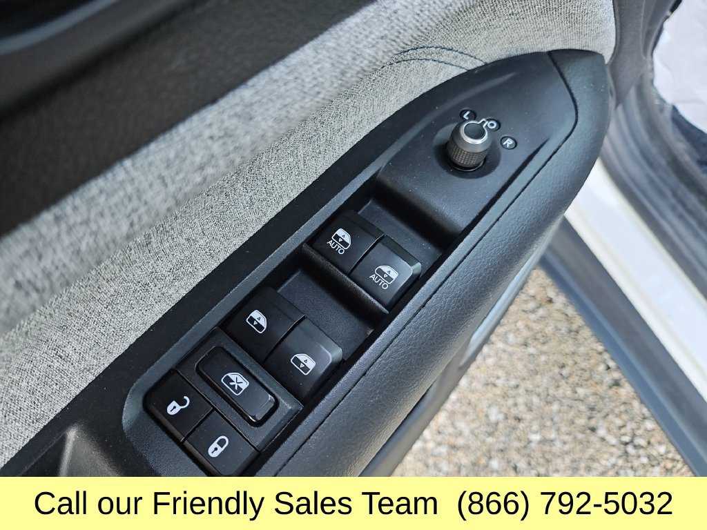 Used 2024 Jeep Compass Latitude AWD/4WD image 13
