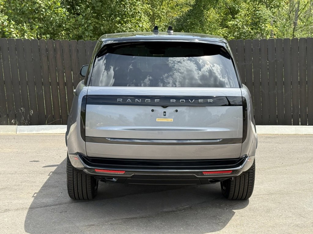 New 2025 Land Rover Range Rover SE image 4