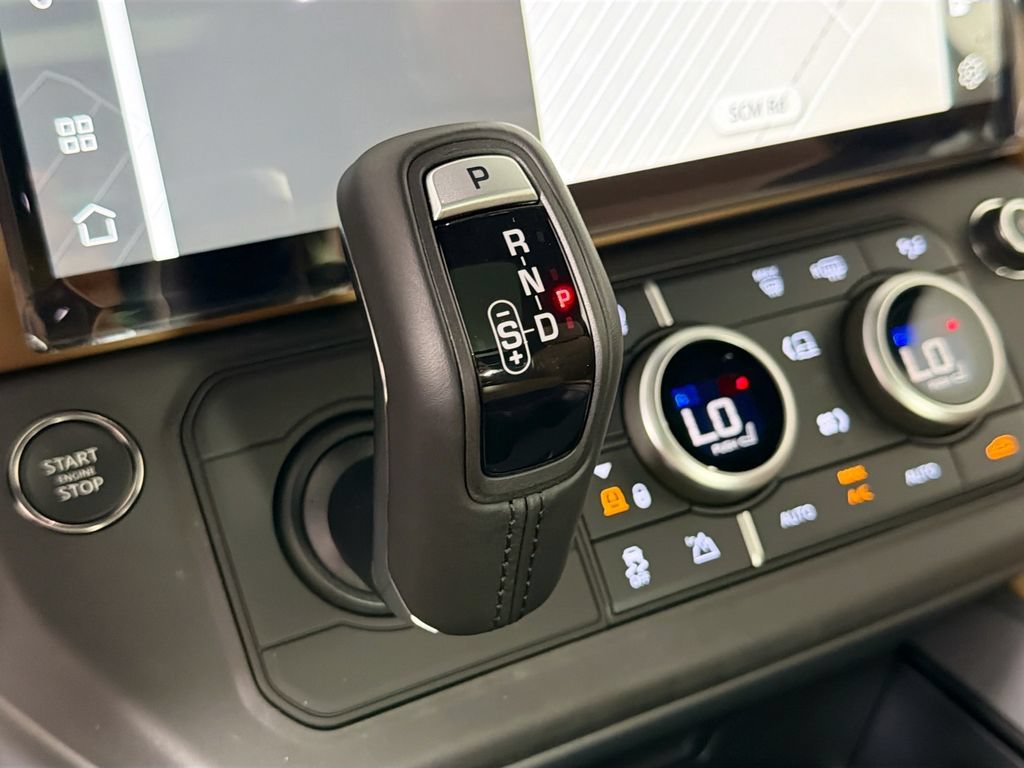 New 2026 Land Rover Defender 130 X-Dynamic SE AWD/4WD image 17