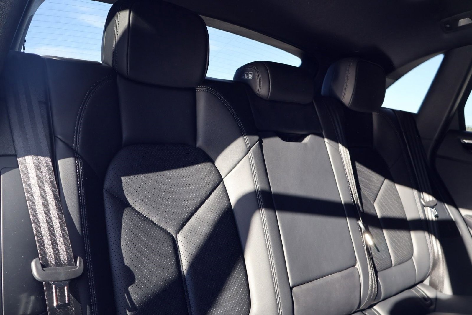 Certified 2025 Porsche Macan image 23