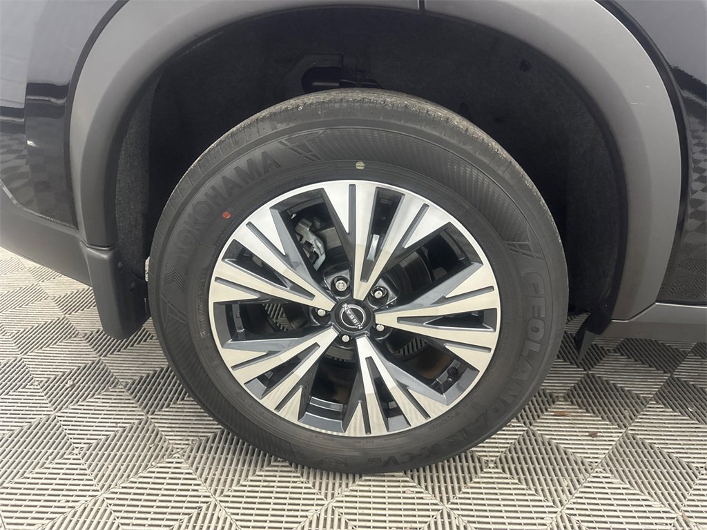 Used 2023 Nissan Rogue SV w/ SV Premium B Package image 18