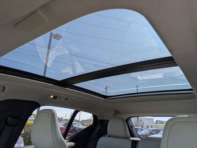 Used 2019 Volvo XC40 T5 Momentum image 22