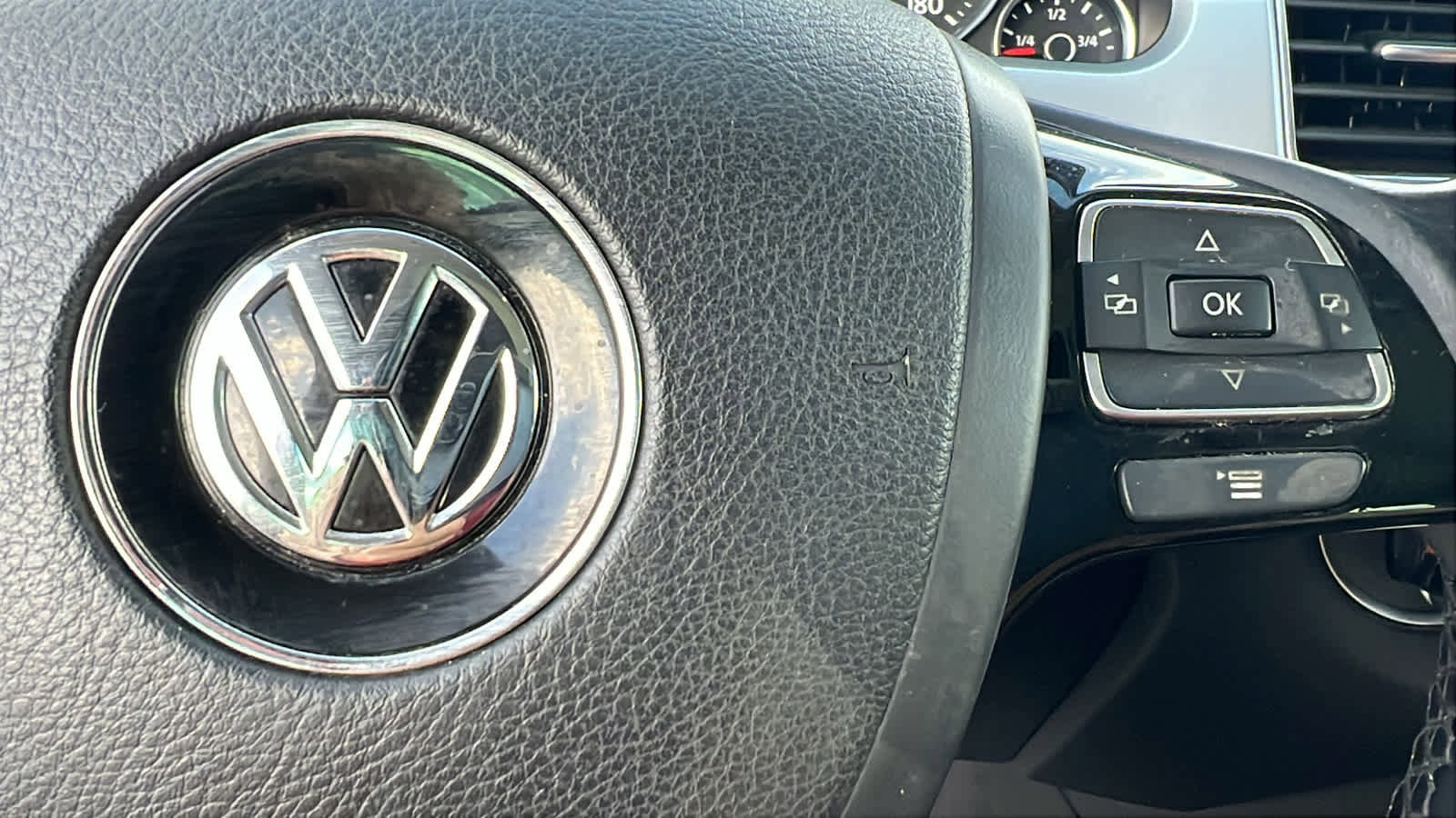 Used 2016 Volkswagen Touareg TDI image 20