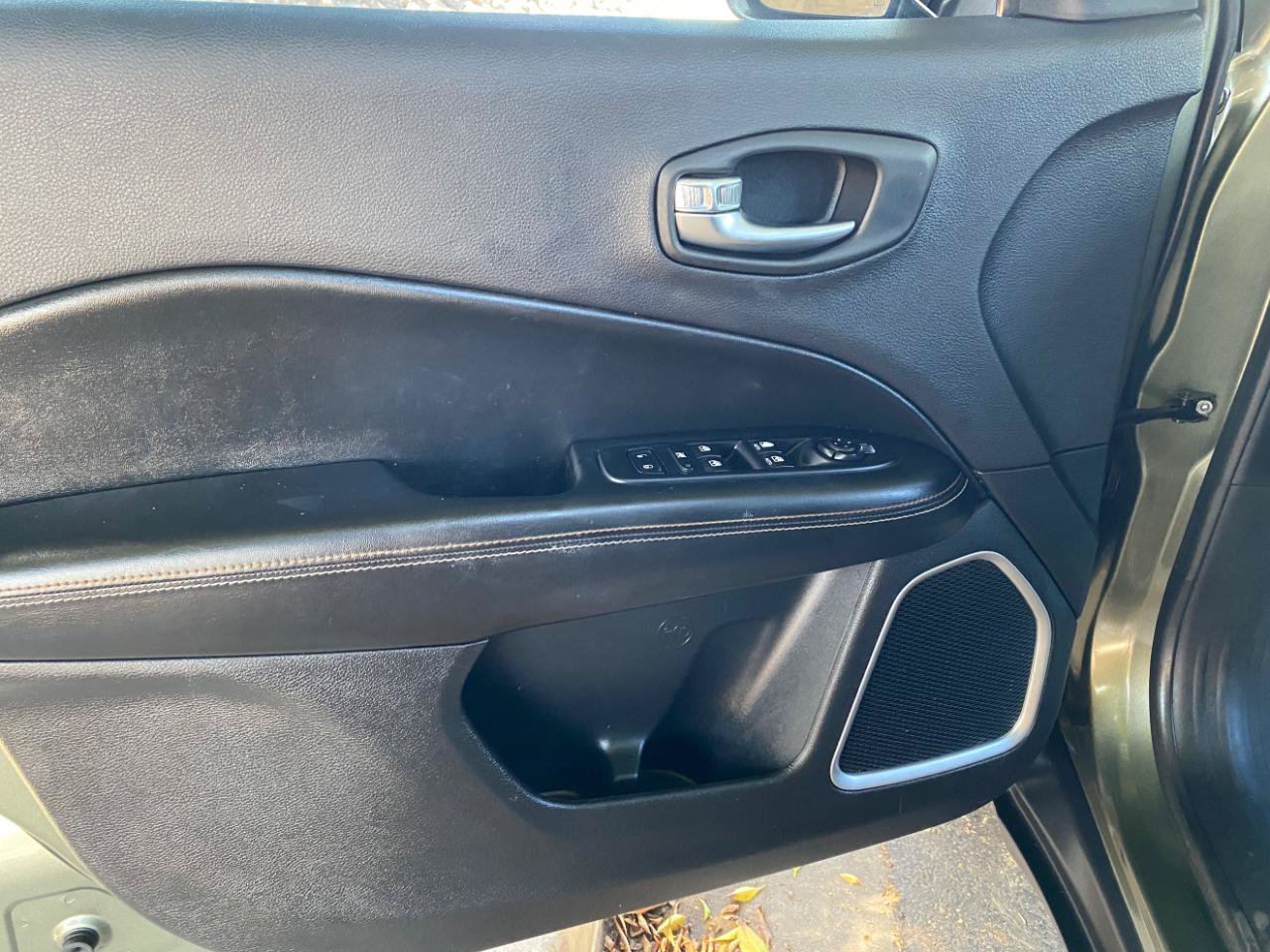 Used 2018 Jeep Compass Sport AWD/4WD image 21