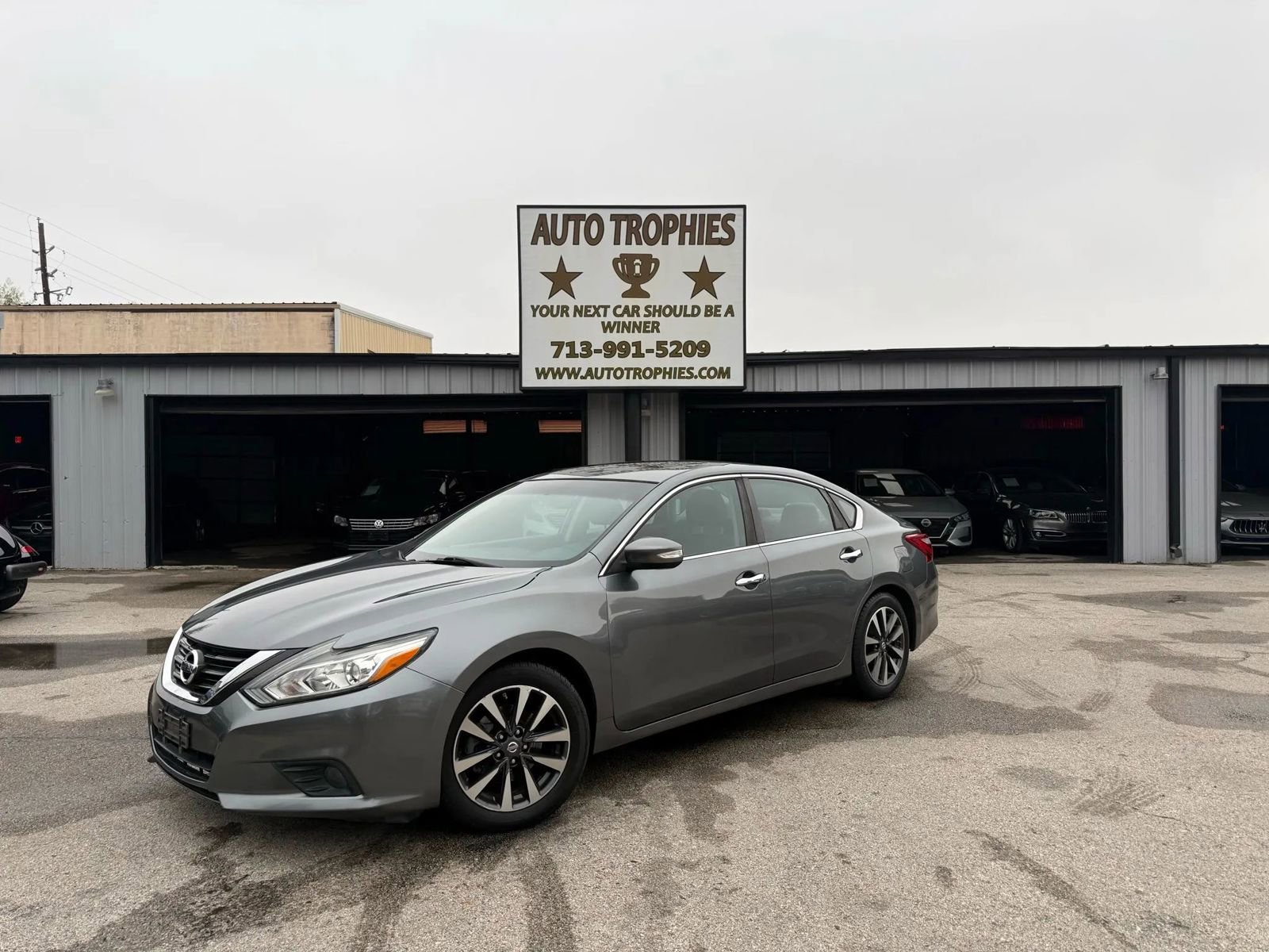 Used 2017 Nissan Altima 2.5 SL w/ Moonroof Package image 1