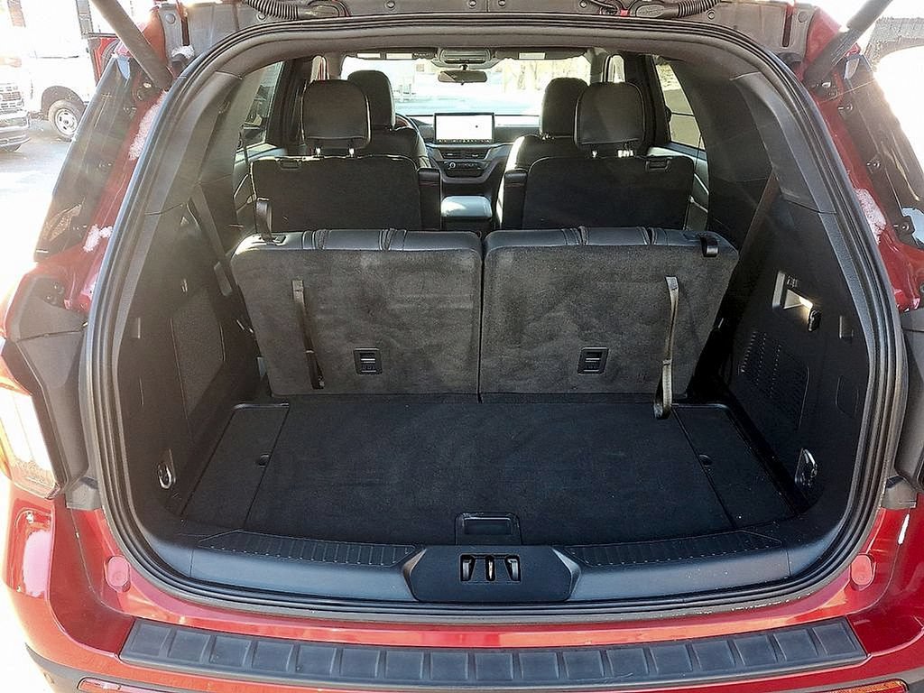 Used 2025 Ford Explorer ST-Line AWD/4WD image 29