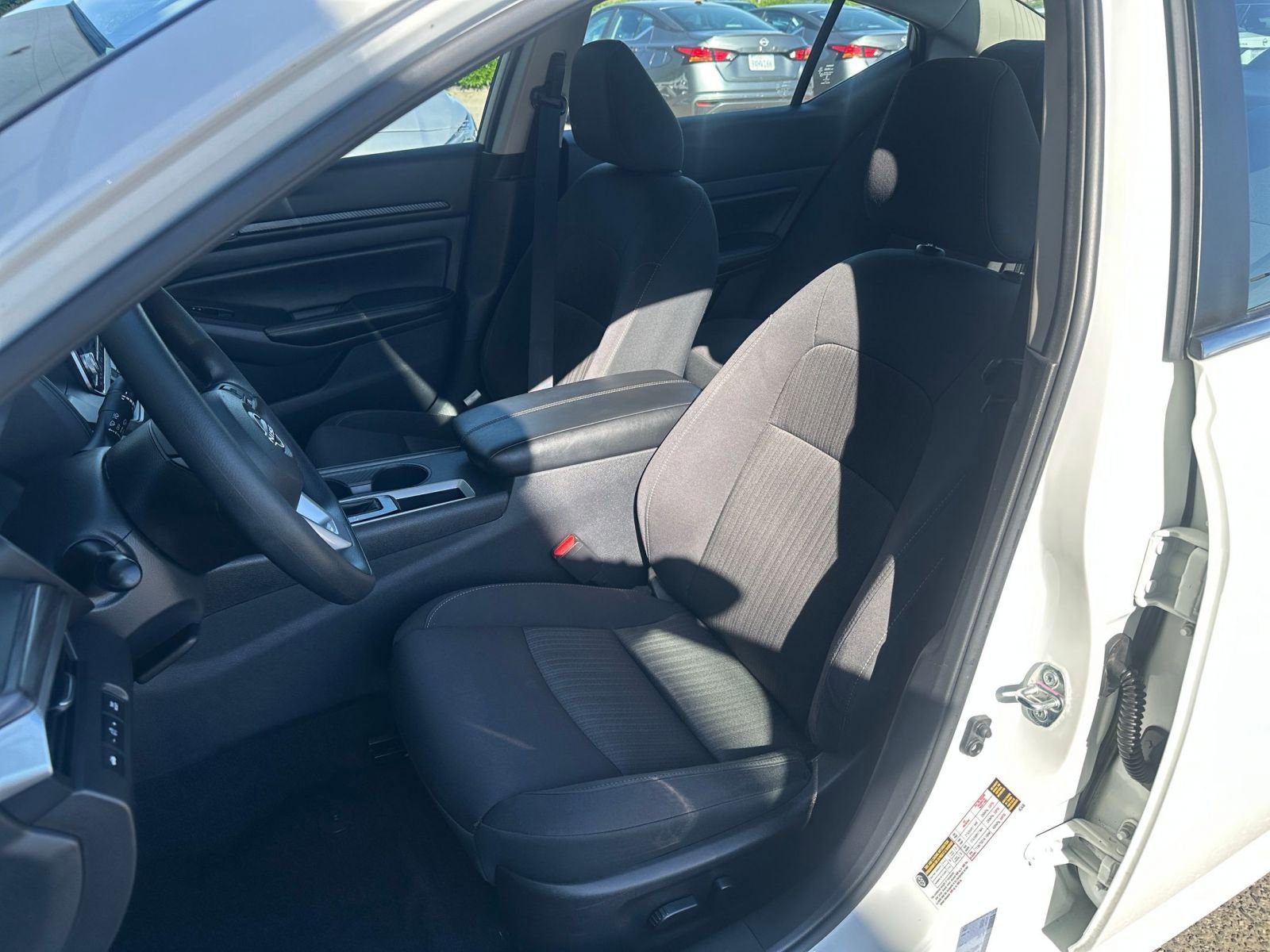 Used 2025 Nissan Altima 2.5 SV image 37