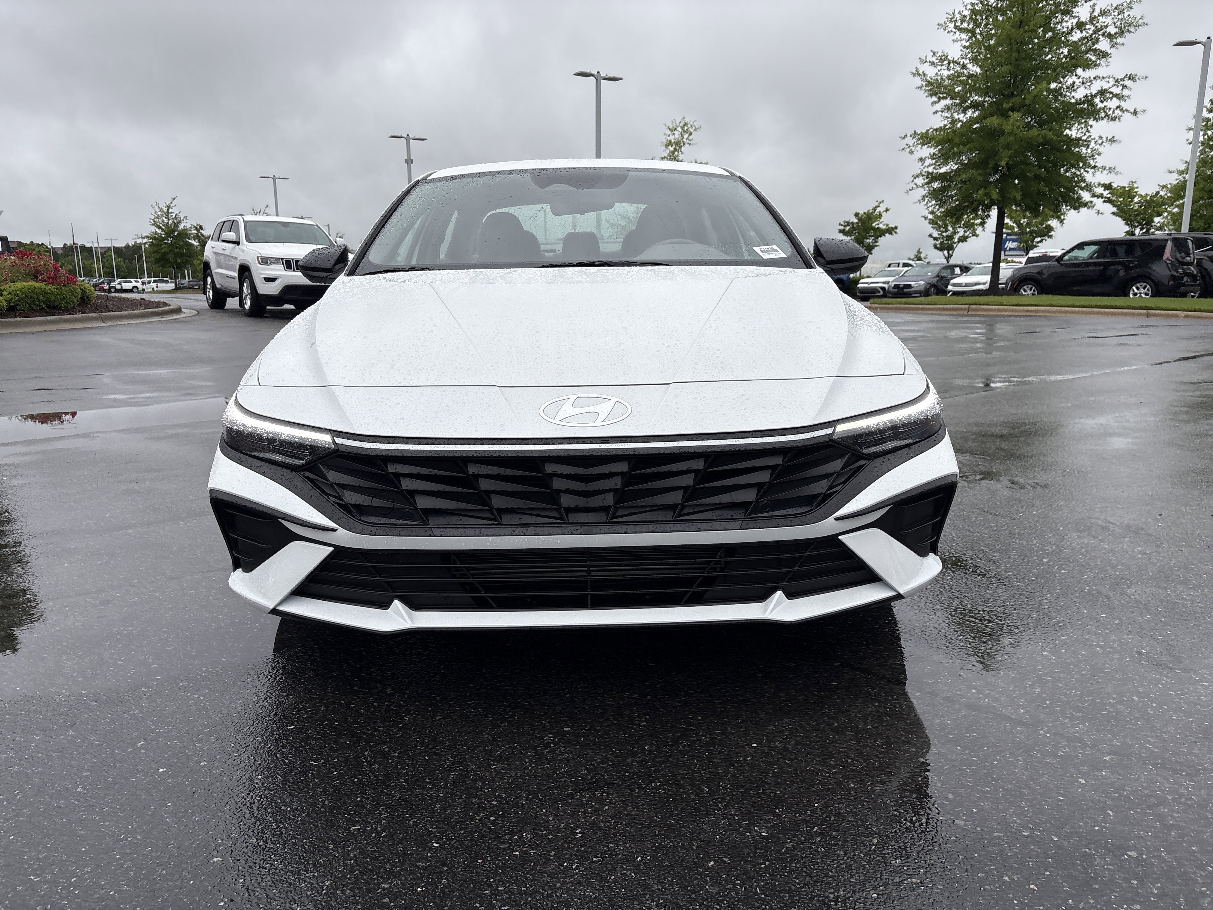 Used 2025 Hyundai Elantra Sport FWD image 3