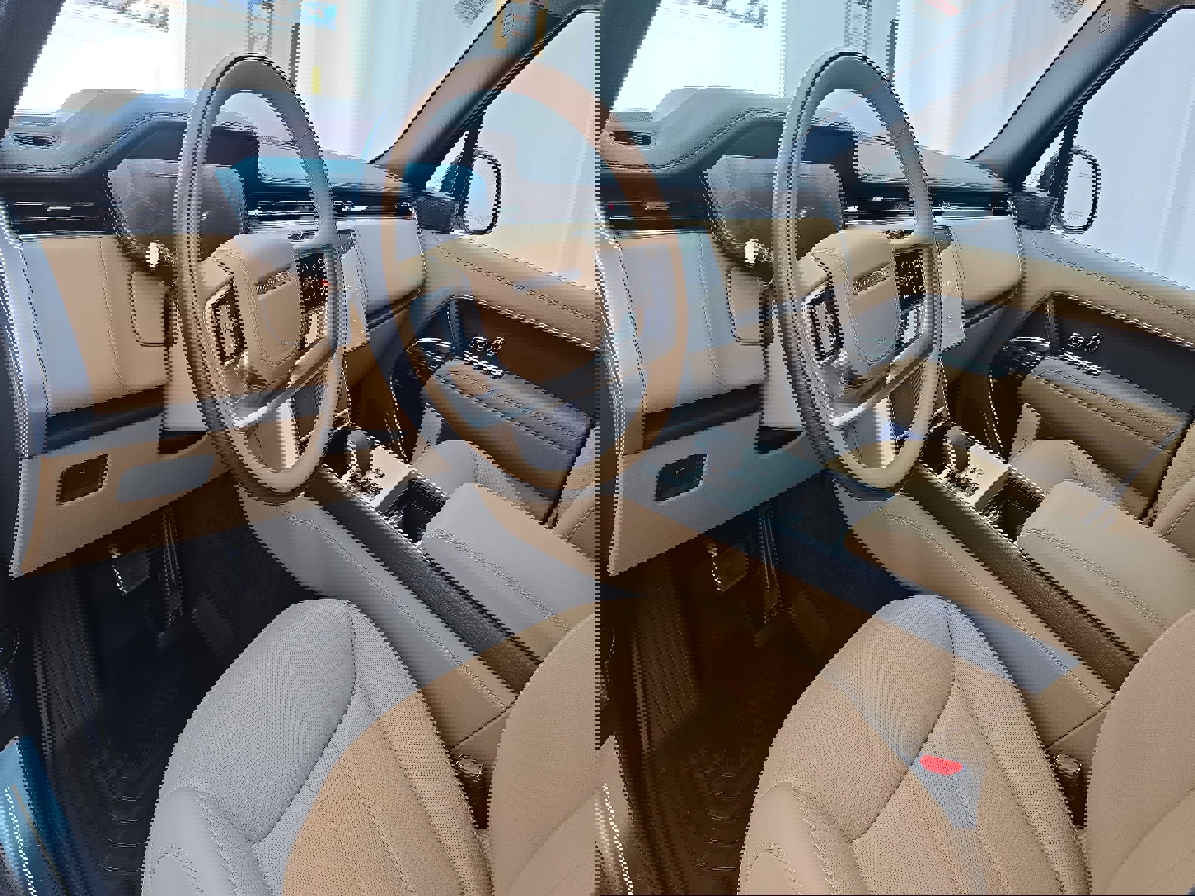 Certified 2025 Land Rover Range Rover Long Wheelbase Autobiography image 16