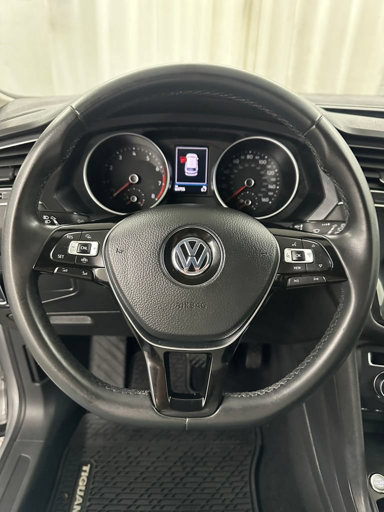 Used 2020 Volkswagen Tiguan SE w/ 3rd Row Seat Package AWD/4WD image 15