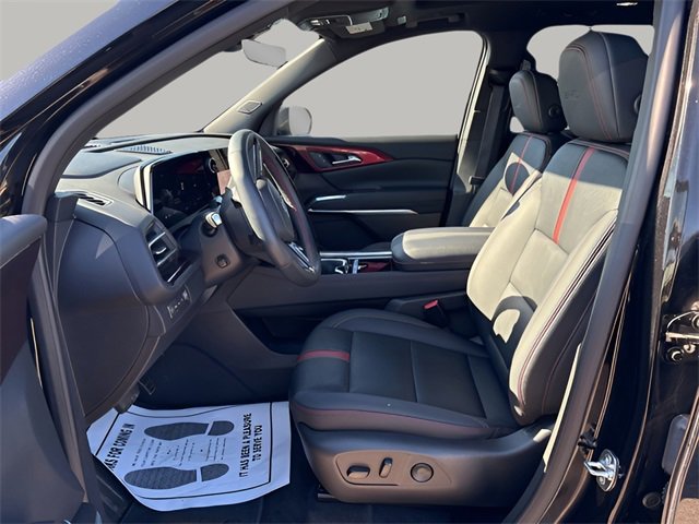 Used 2025 Chevrolet Traverse RS image 8