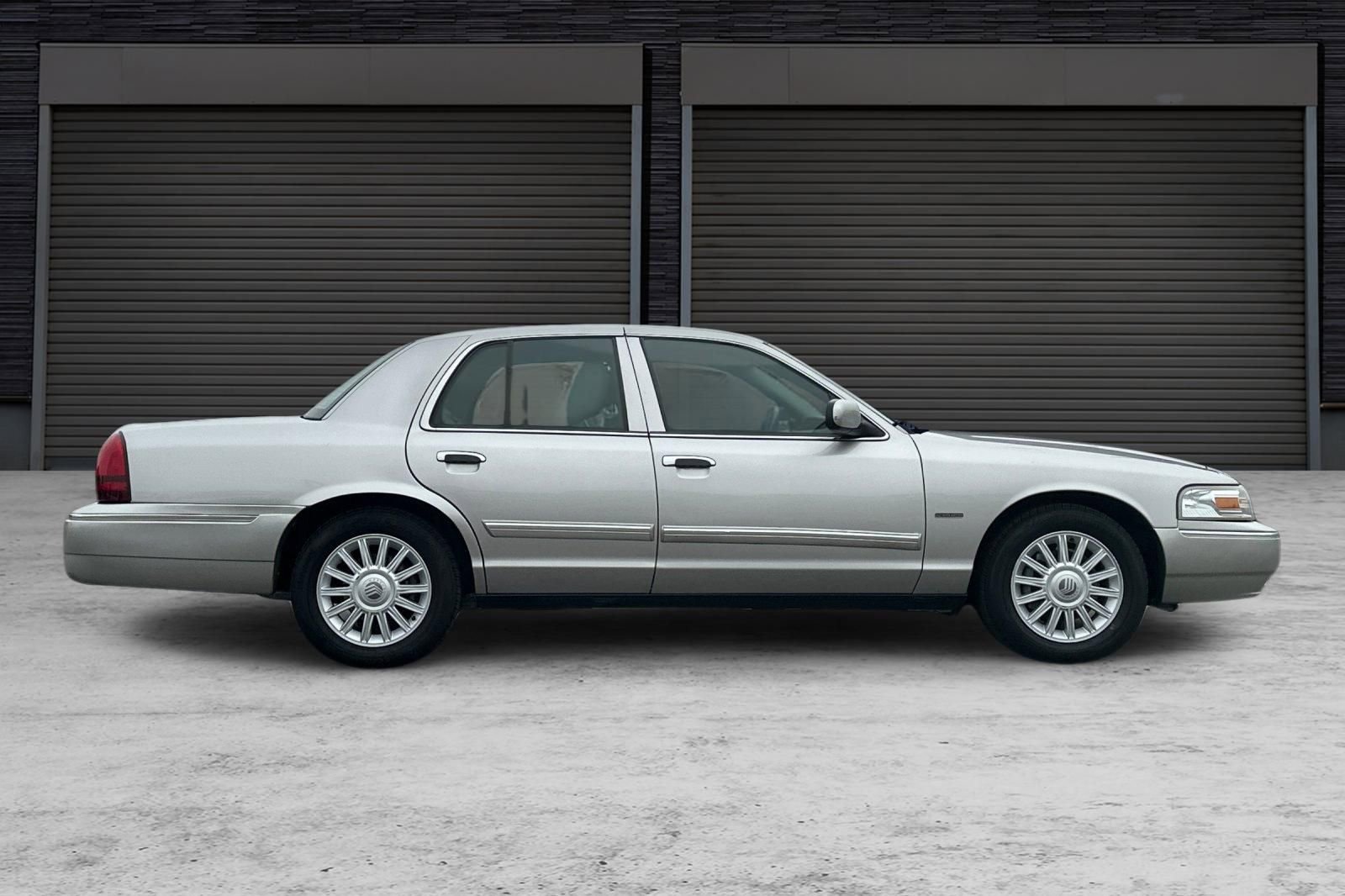 Used 2011 Mercury Grand Marquis LS image 3