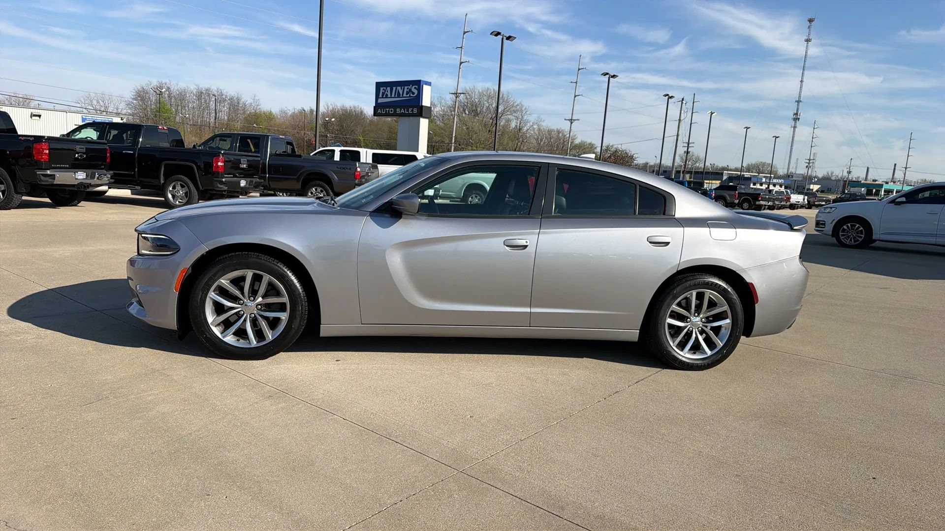 Used 2015 Dodge Charger SXT w/ Plus Group RWD image 7