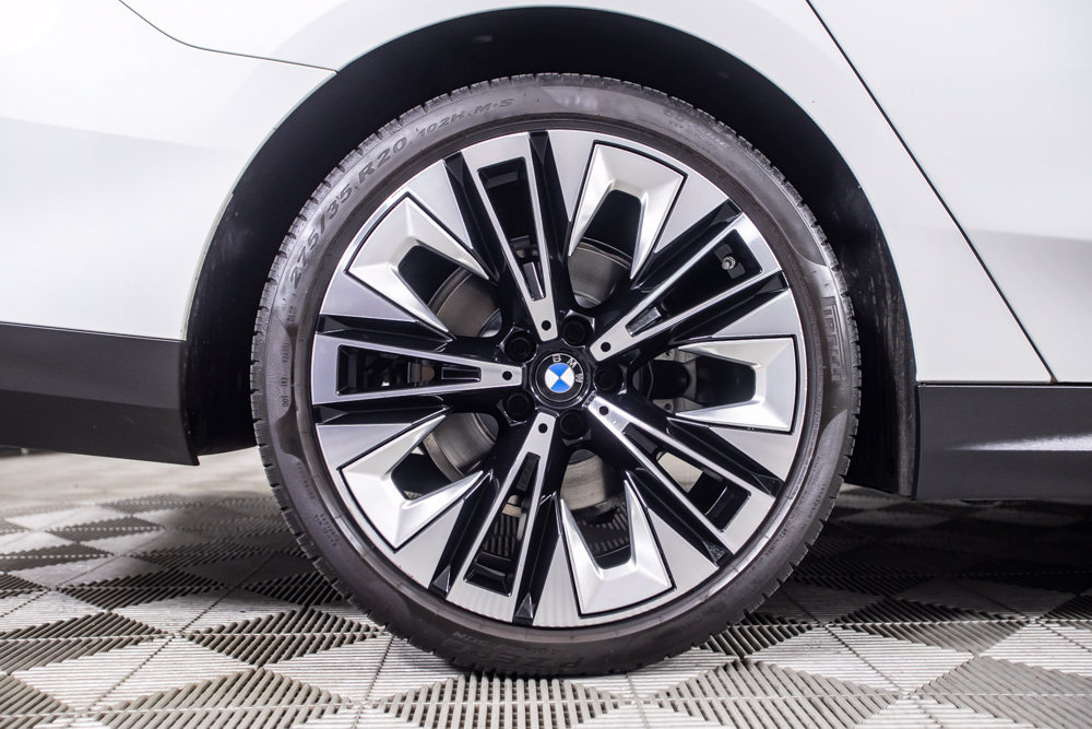 Used 2024 BMW 530i w/ Premium Package RWD image 41