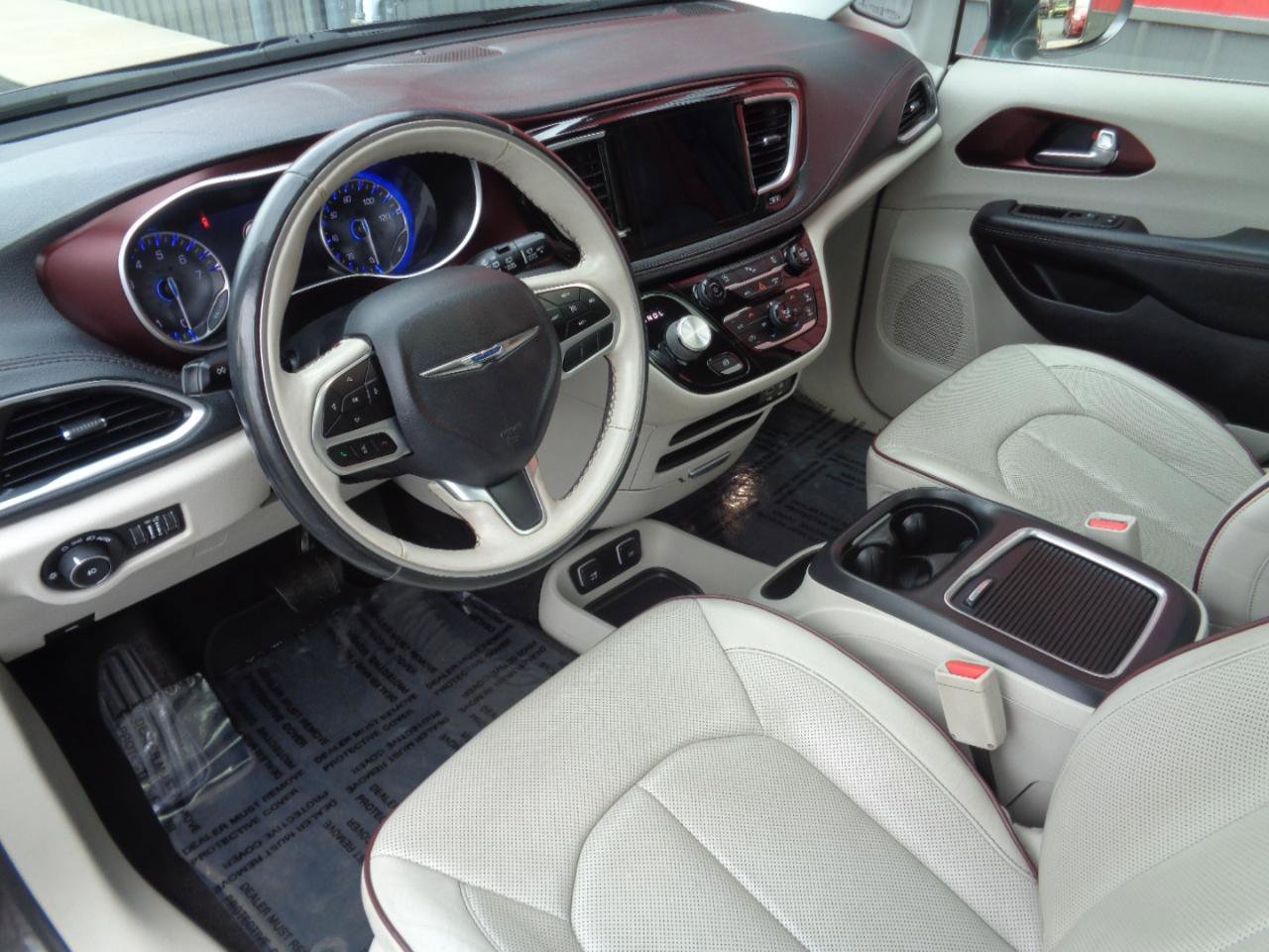 Used 2019 Chrysler Pacifica Limited FWD image 2