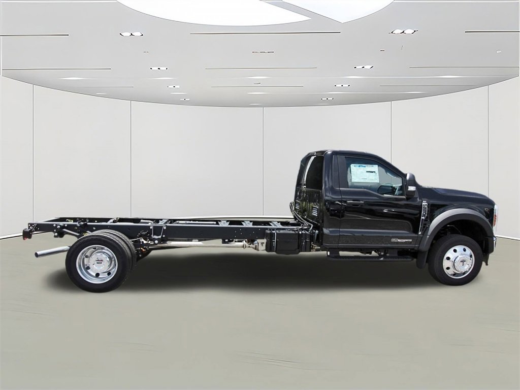New 2025 Ford F550 2WD Regular Cab Super Duty w/ XLT Value Package image 3