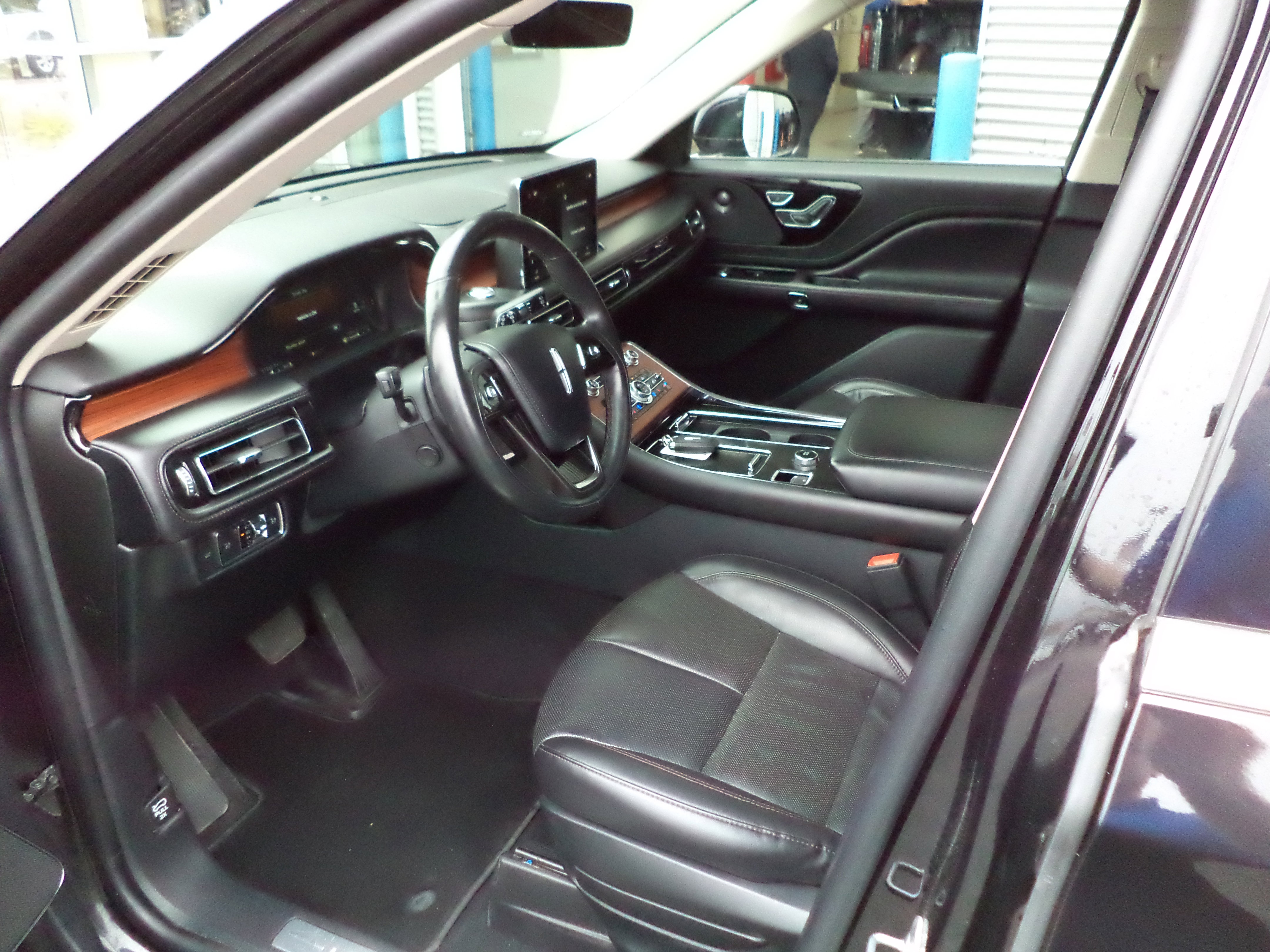Used 2022 Lincoln Aviator Reserve image 2