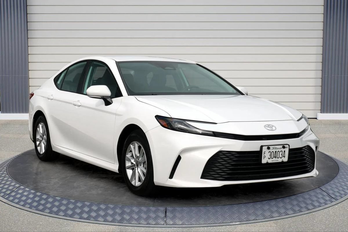 Used 2025 Toyota Camry LE FWD image 1