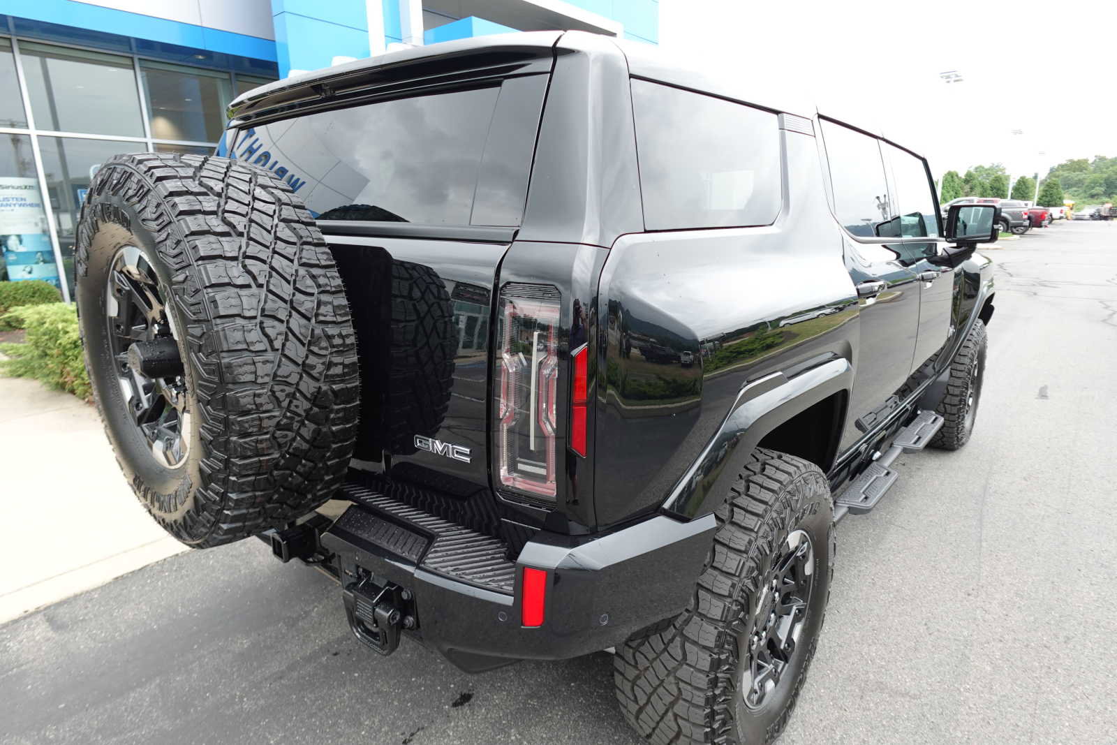New 2024 GMC Hummer EV 2X w/ Extreme Off-Road Package image 3