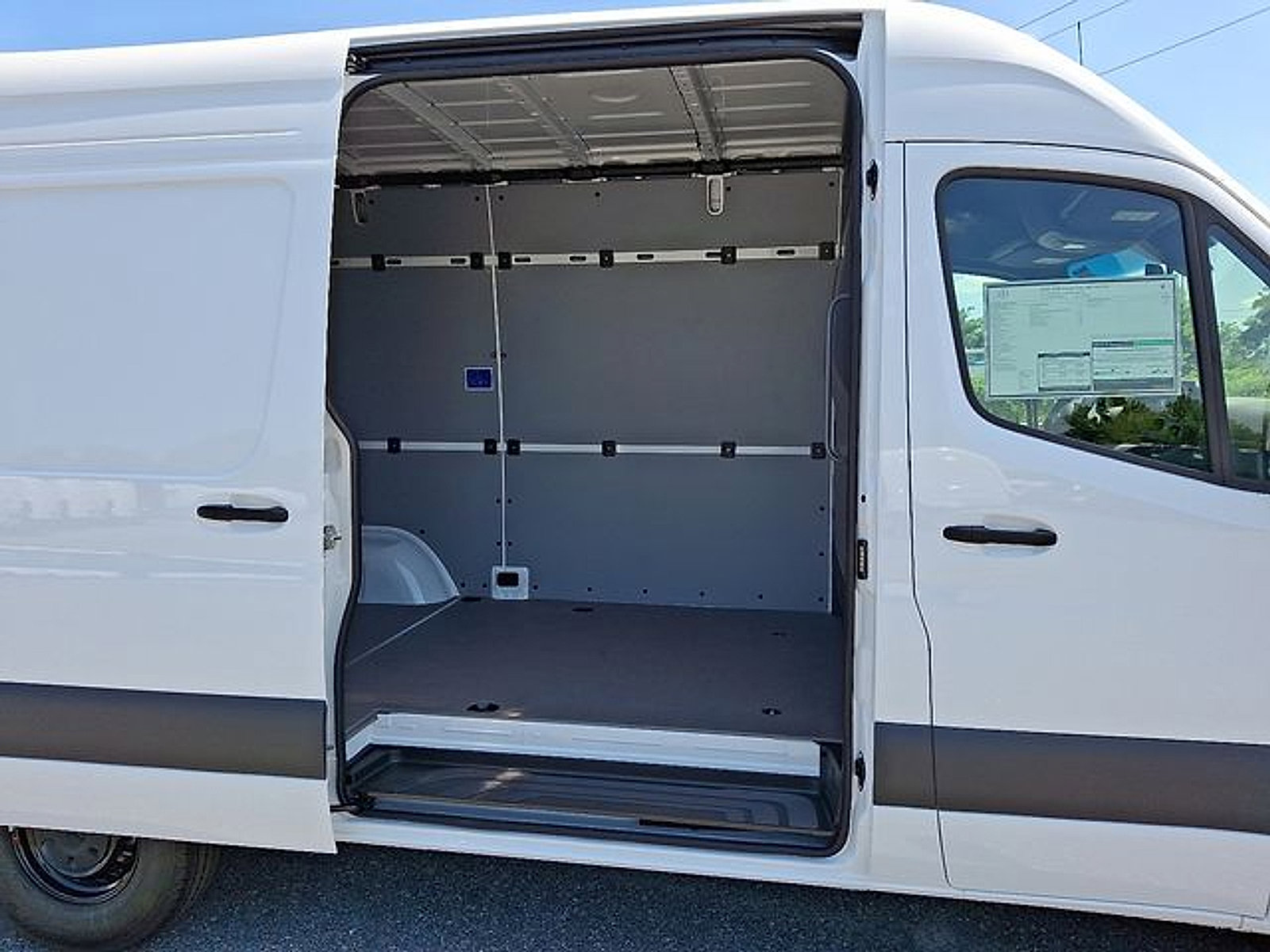 Used 2025 Mercedes-Benz Sprinter 2500 image 10