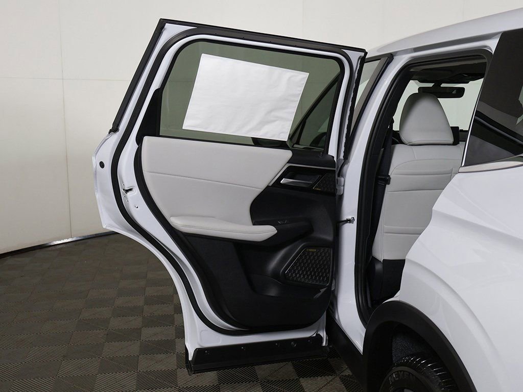 New 2025 Mitsubishi Outlander SE FWD image 25
