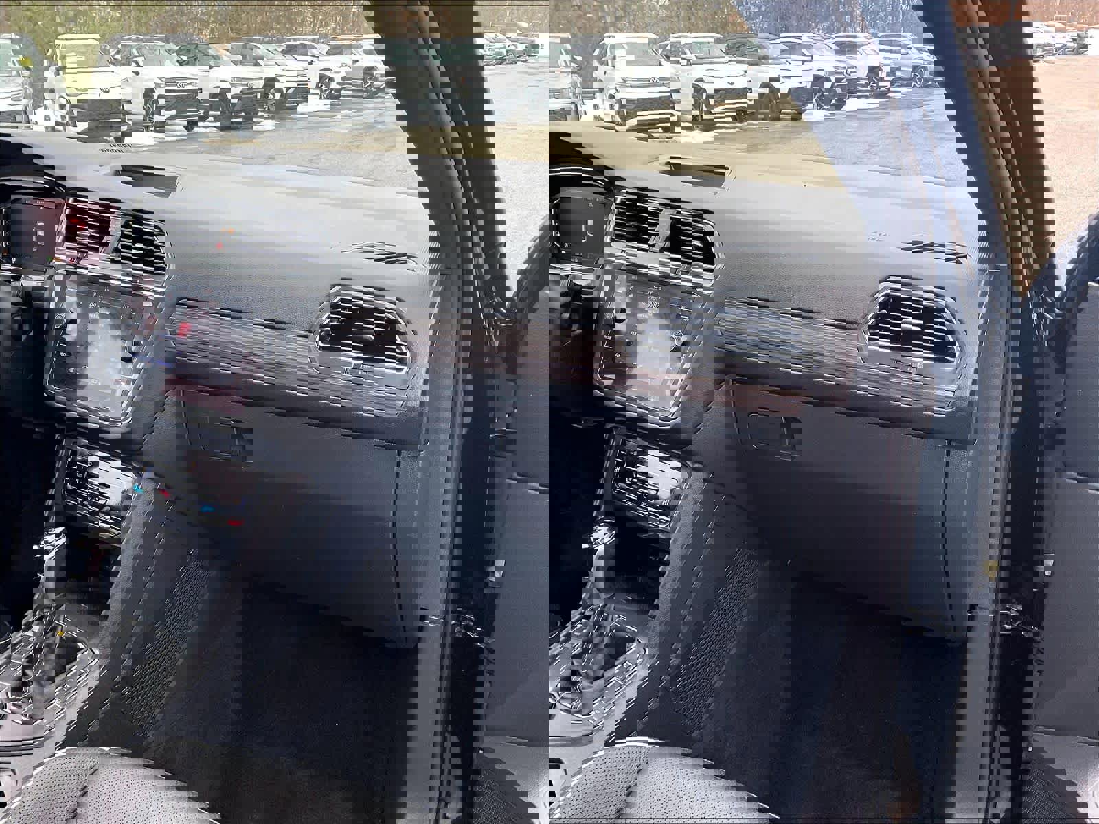 Used 2022 Volkswagen Tiguan SEL R-Line image 13