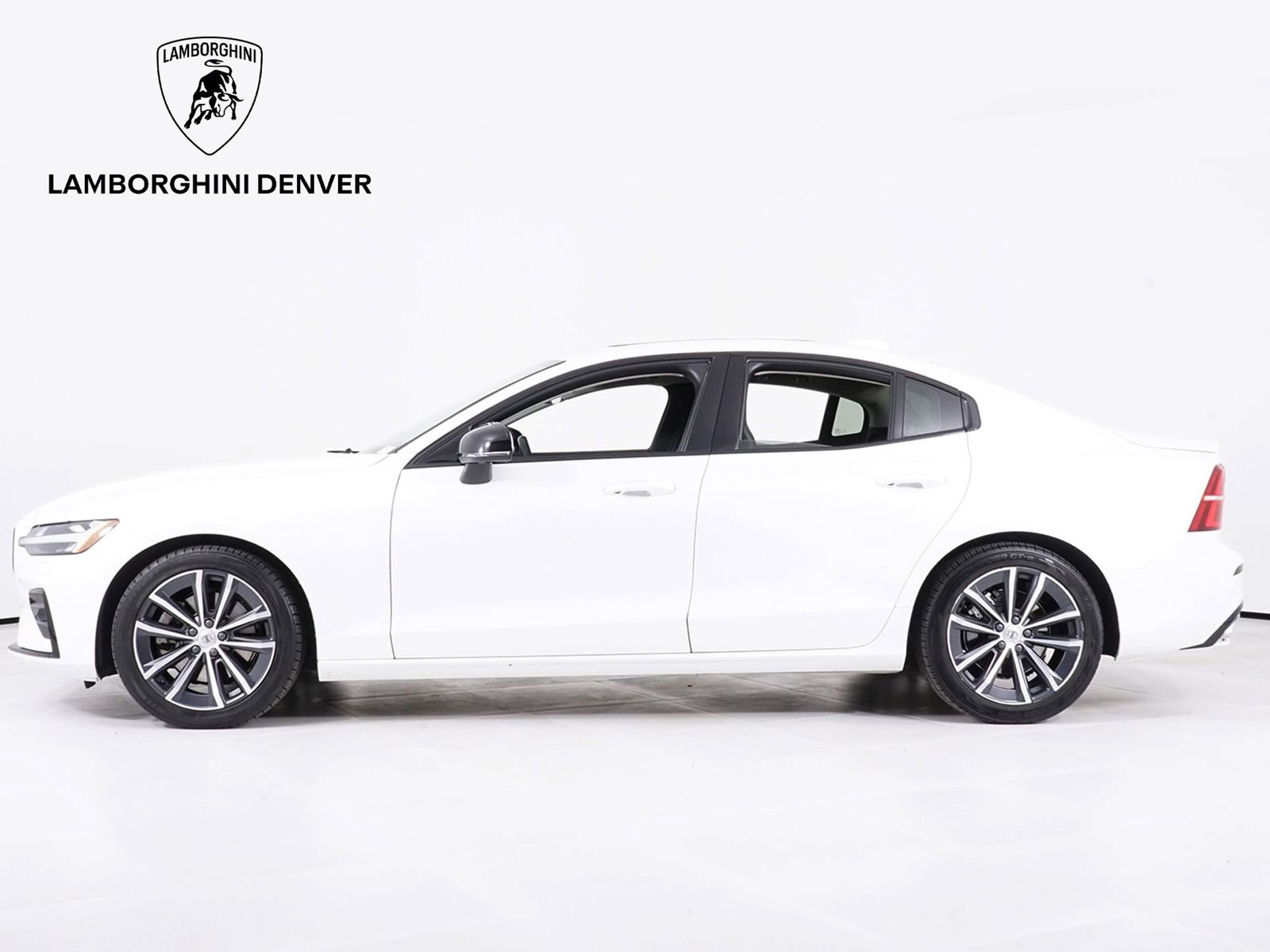 Used 2022 Volvo S60 B5 Momentum AWD/4WD image 2
