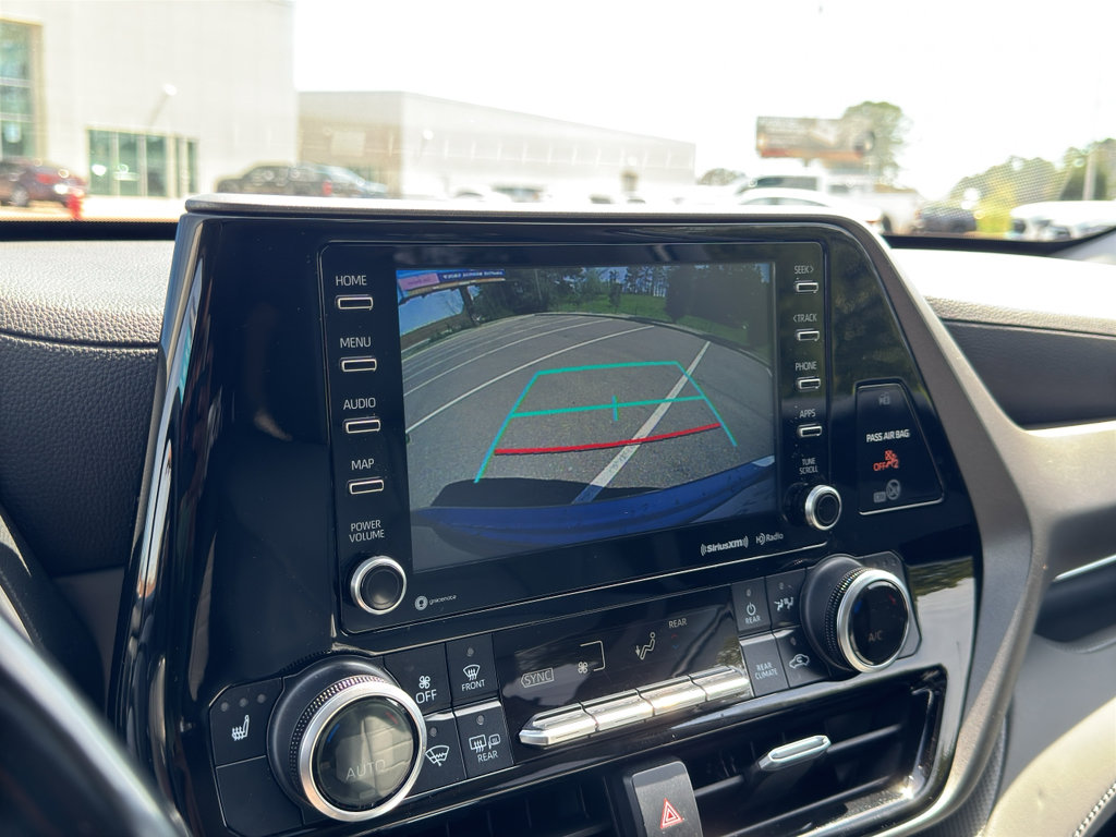 Used 2021 Toyota Highlander XLE image 23