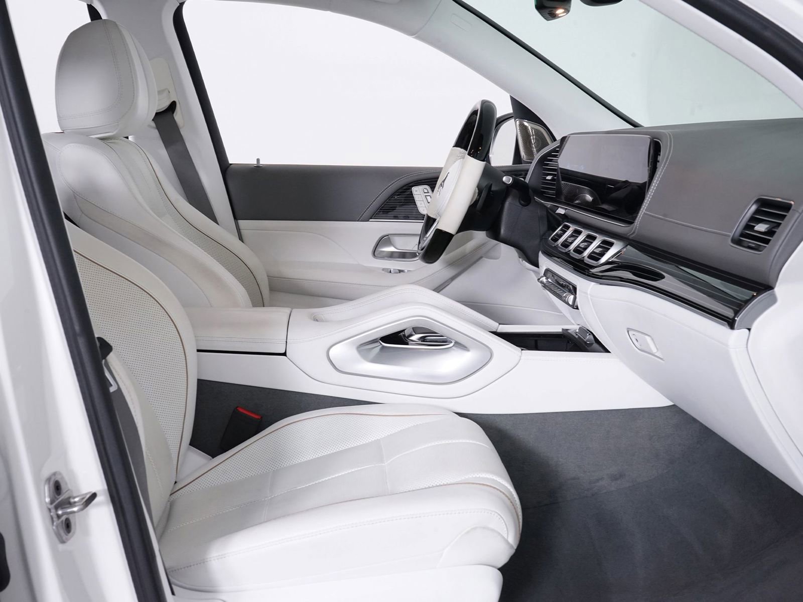 Used 2022 Mercedes-Benz Maybach GLS 600 4MATIC image 29