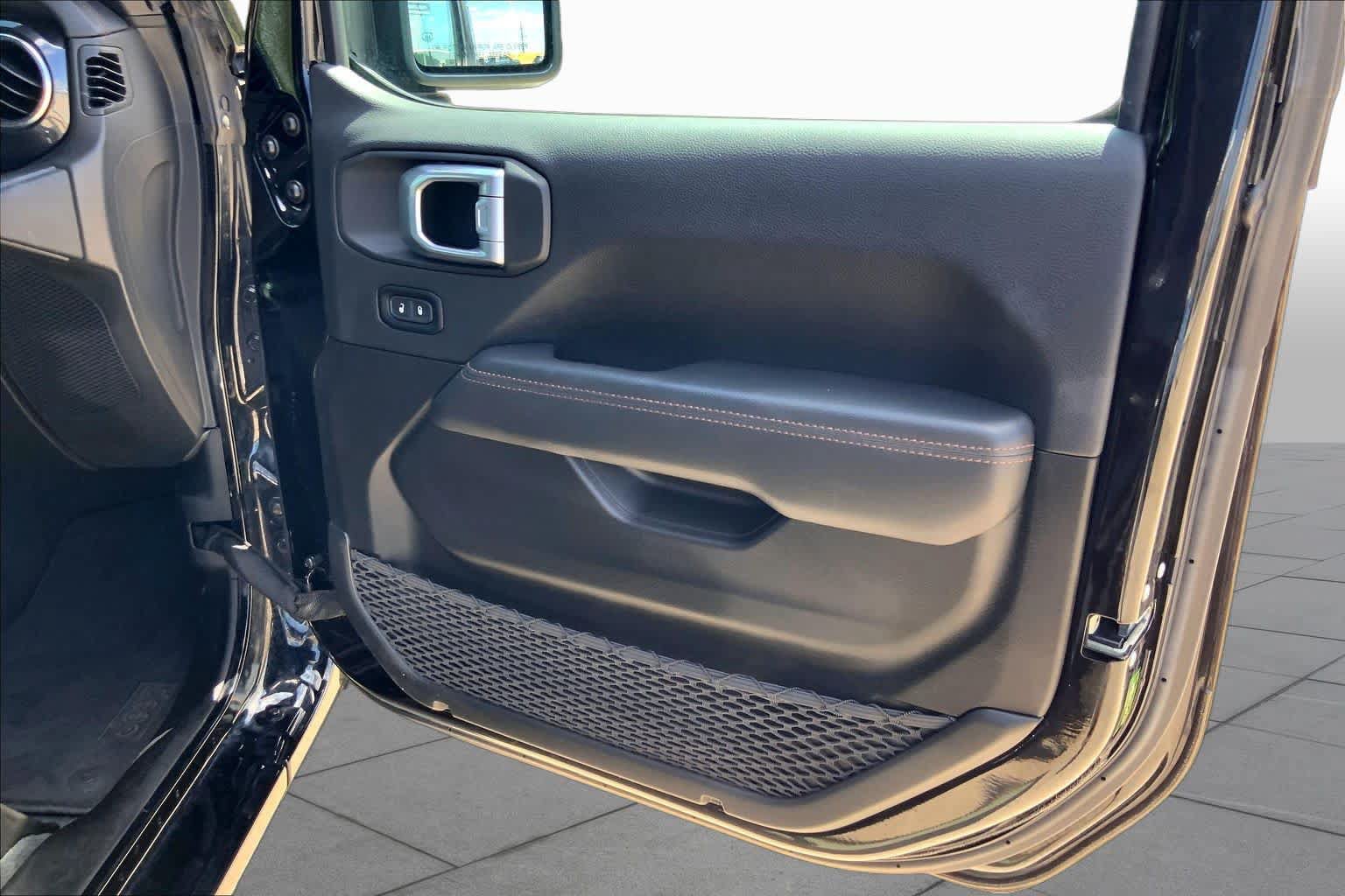 Used 2023 Jeep Wrangler Unlimited Rubicon 392 AWD/4WD image 22