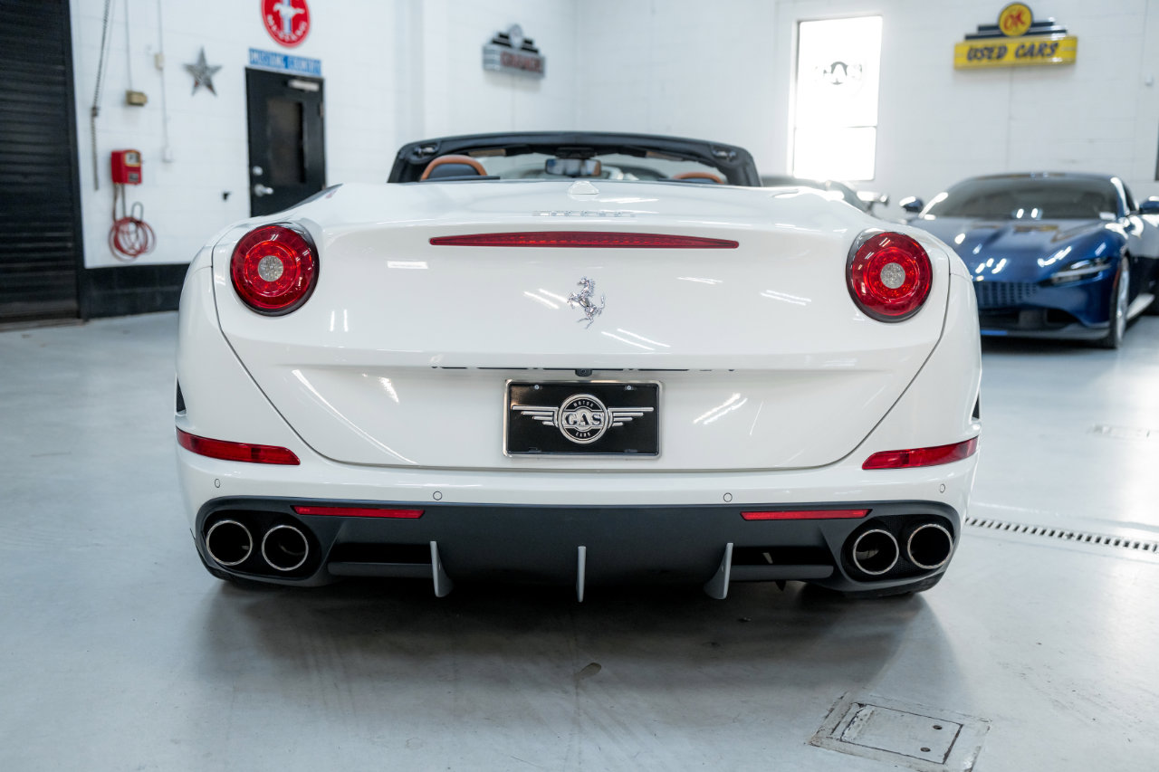 Used 2016 Ferrari California T image 9
