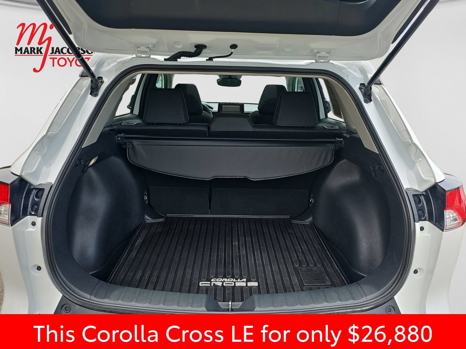 Used 2024 Toyota Corolla Cross LE w/ Moonroof Package FWD image 19