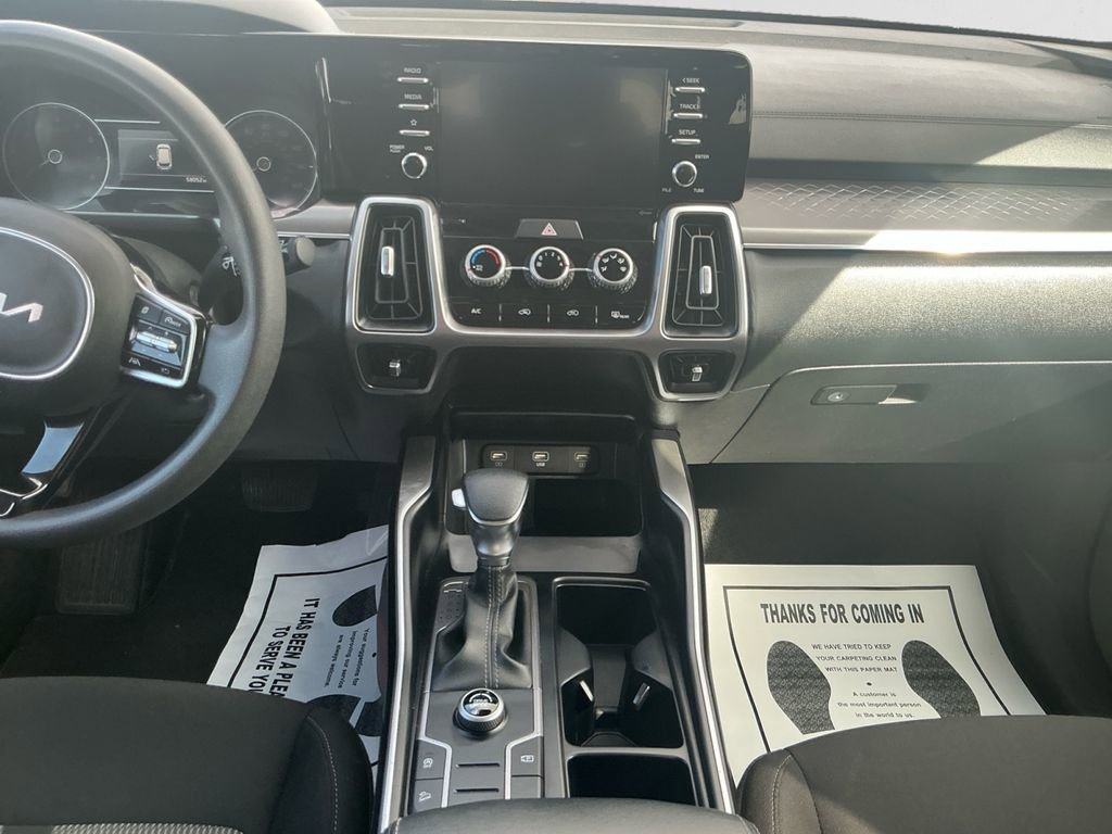 Used 2023 Kia Sorento LX image 11