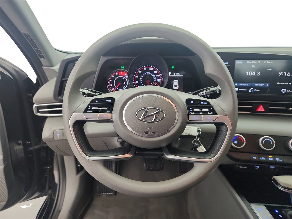 Used 2021 Hyundai Elantra SE image 14