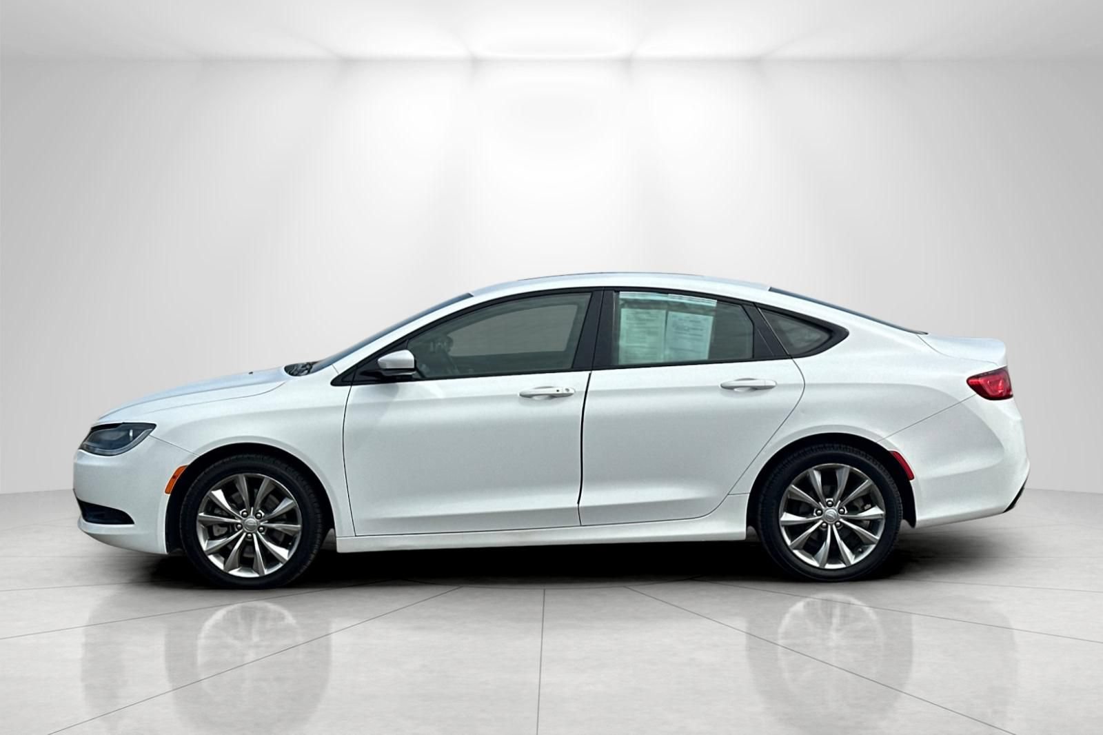 Used 2015 Chrysler 200 S FWD image 6
