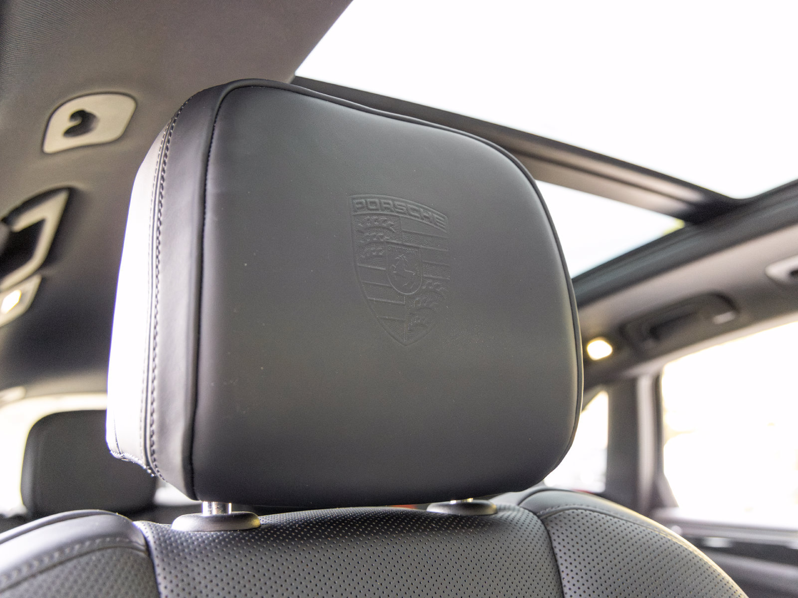 Certified 2023 Porsche Macan AWD/4WD image 66