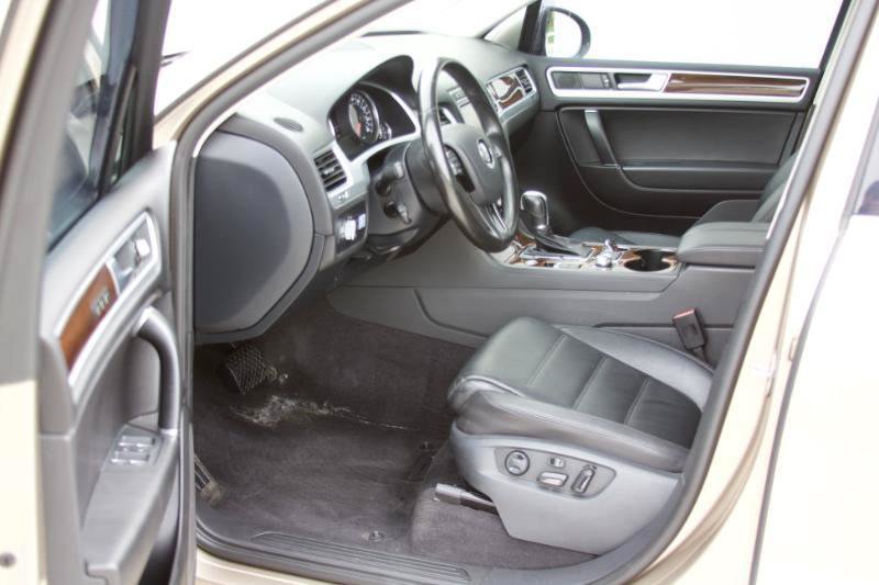 Used 2016 Volkswagen Touareg TDI AWD/4WD image 22